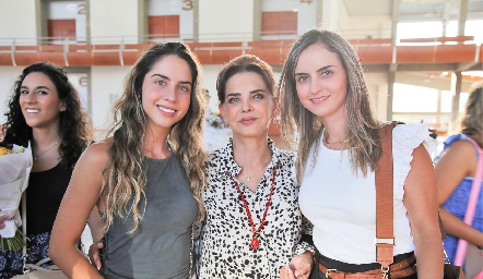  Pía Gómez, Gloria Lara y Ana Isabel Navarro.