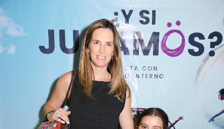  Eunice Camacho y Paula Labastida.