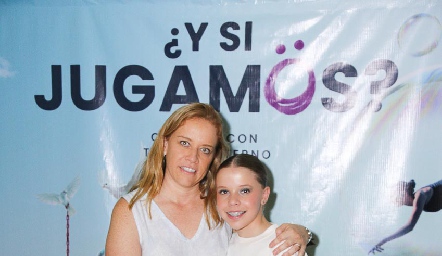  Mariana Torres con su hija Daniela Torre.