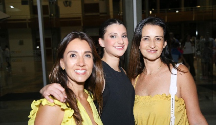  Vanessa, Roberta y Mónica Galarza.