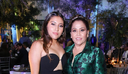  Nayvi Domínguez y Adriana Gutiérrez.