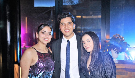  Yamel Cano, Rodrígo Zíñiga y Renata Garza.