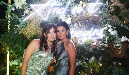  Daniela Madrigal y Crista Capin.