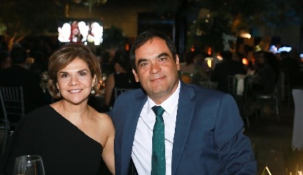  Julieta Cuellar y Jorge Lens.