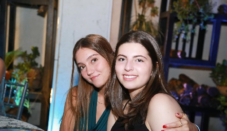  Ana Paula Treviño y Victoria Gomez.