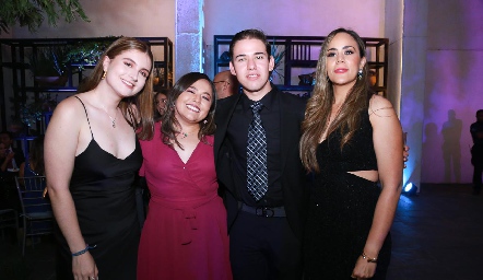   Ester Aguilar, Ana Rebeca, Chemi y Adri Diaz.