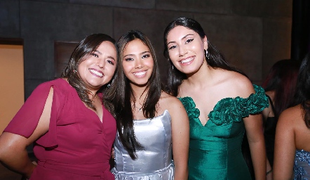  Ana Rebeca, Irlanda y Daniela.