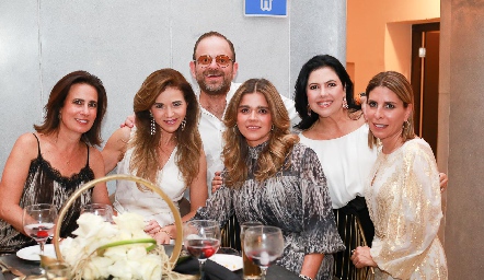  Ana Paula Gutiérrez, Sigrid Werge, Saad Sarquis, Yezmín Sarquis, Christiann y Nelly Esper.