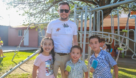  Guillermo del Camino con Regina, Paco y Santiago.