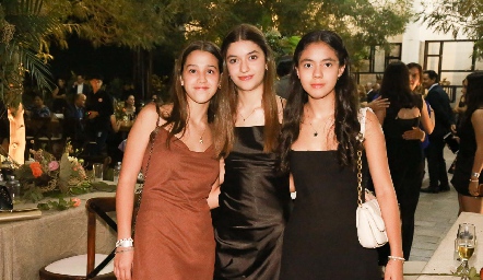  Andrea, Paola y Romina.