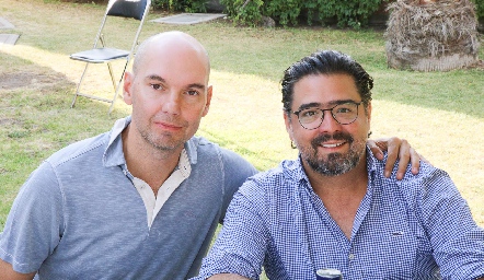  Alejandro González y Santiago Garfias.