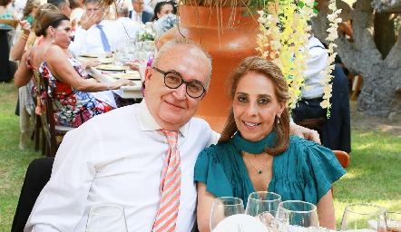  Javier Dorestes y Lucila Gaviño.
