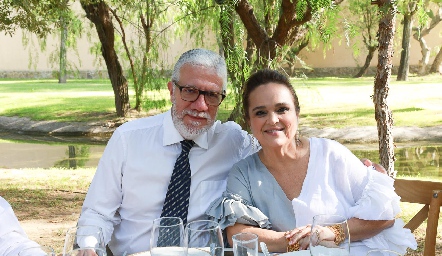  Salvador y Elisa Granados.