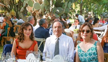 Rosana Bonifacio, Roberto Mercado y Bertha Quilantán.