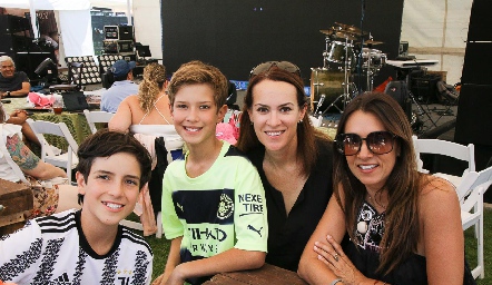  José y Max Pedroza, Sonia Reynoso y Vanessa Galarza.