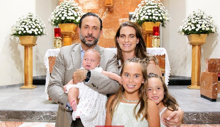  Carlos Torres, Hanni Abud con sus hijas Micaela, Hanni y Álika.