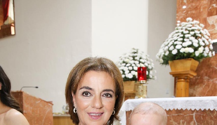  Lilian Abud con su nieta Micaela.