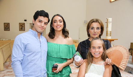  Sebastián Rodríguez, Tatina Puente, Lilian Abud y Hanni Torres.