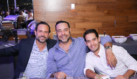  Carlos Torres, Alejandro Torres y Ricardo Torres.