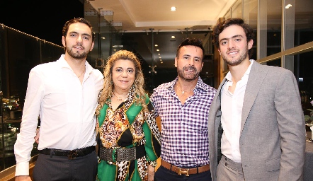  Hurguen Abud, Claudia Abud, Alejandro Gouyonnet y Rodrigo Abud.