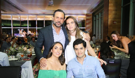  Carlos Torres, Hanni Abud, Tatina Puente y Sebastián Rodríguez.