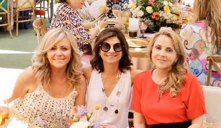  María Guadalupe Santos, Lucía  Escobedo y Anabel Gaviño.