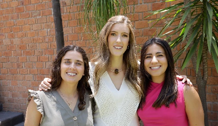  Vero Abud, Clarisa Abella y María José Avila.