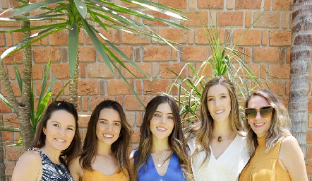  Mari Fer Ramírez, Montserrat Piñero, Isabel Abella, Clarisa Abella y Ana Lucía Abella.