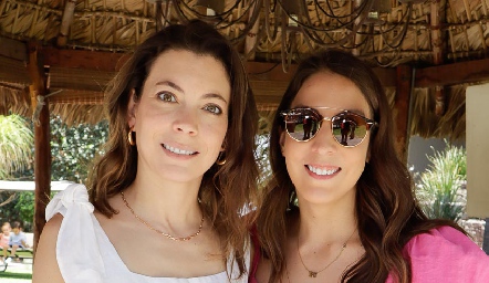  Beatriz Hernández y Ceci Castelo.