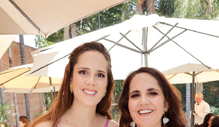  Ana Gaby Mina con su mamá Gabriela Payán.