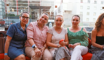  Angélica Arroyo, Claudia Peña, Nelly Ramírez y Esmeralda.