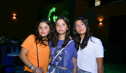  Juliana, Regina y Mariana.