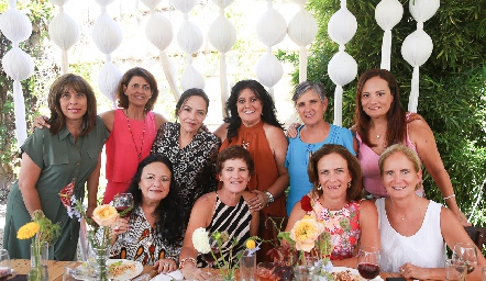  Lourdes Del Valle con sus amigas.