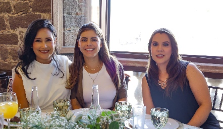  Mayte Benítez, Jessica Ferretiz y Paulina Cruz.