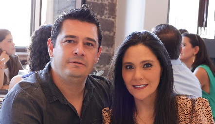  Oscar Loza y Nayeli Zarur.