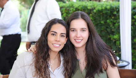  Alejandra Martínez y Renata Castillo.