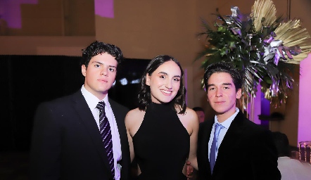  Luis Pacheco, Julia Samara y Pepe Chuy.