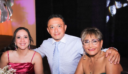  Ana Laura Meraz, Iván Sudyea y Carmelita Rodríguez.