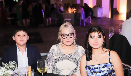  Raymundo, Agnes y Ashley.