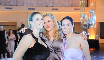  Silvia Rodríguez, Laura Cervantes y Rita Salinas.