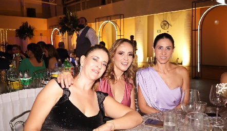  Silvia Rodríguez, Ingrid Quintana y Rita Ferrari.