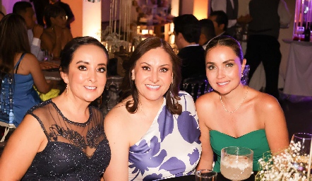 Cinthia Contreras y Veronica Echeverria y Tania de Almazán.