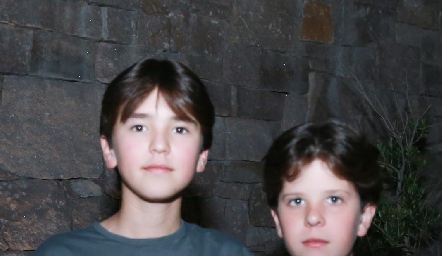  Rodrigo con Mateo Espinoza.