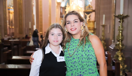  Dana Heinze con su madrina Maribel Torres.