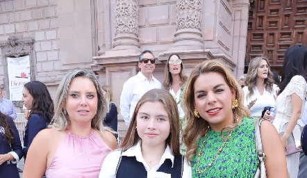  Karla Saucedo, Dana Heinze y Maribel Torres.