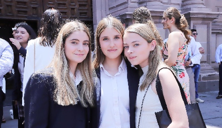  Cayetana Fernández, Vanessa Elizondo y Anabella Mercado.