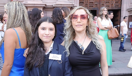  Carla Coronillas y María Fernanda Garza.