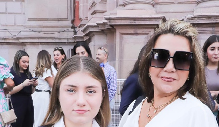  Isabela y Claudia García.