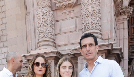  Viviana Navarro y Javier Fernández con su hija Cayetana.