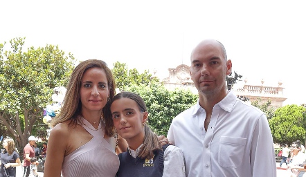  Ifi Güemes, Lourdes González y Alejandro González.
